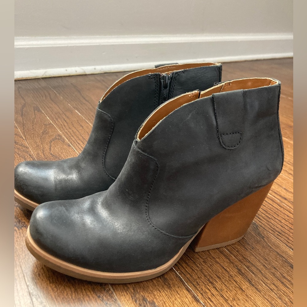 Korks by Kork -Ease black and cognac brown ankle boots